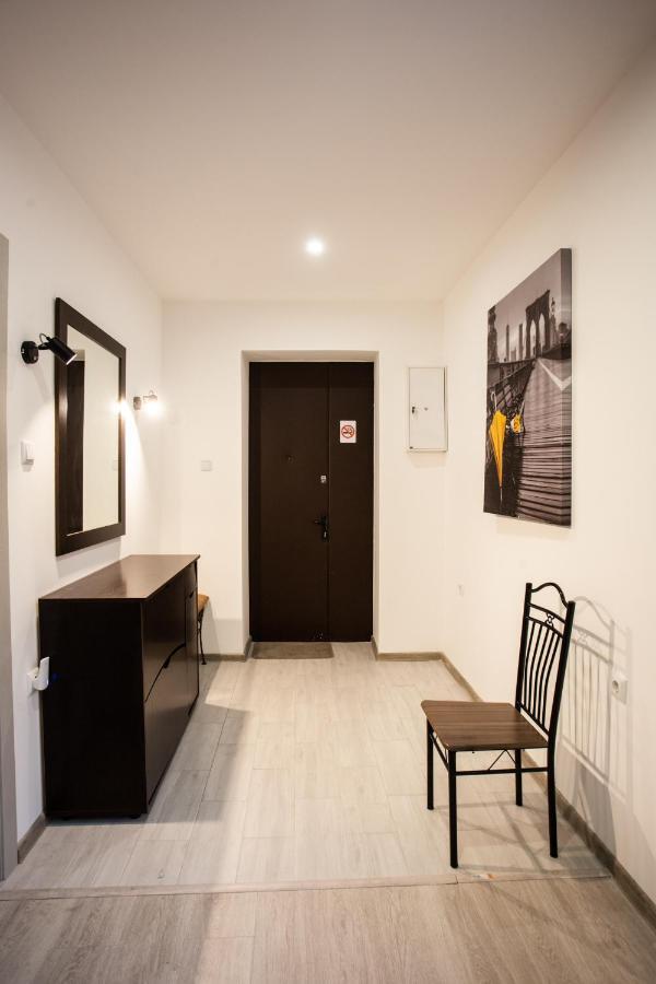 Ultra Lux 3 Rooms Apartment Near Arena City Kiev Exteriör bild