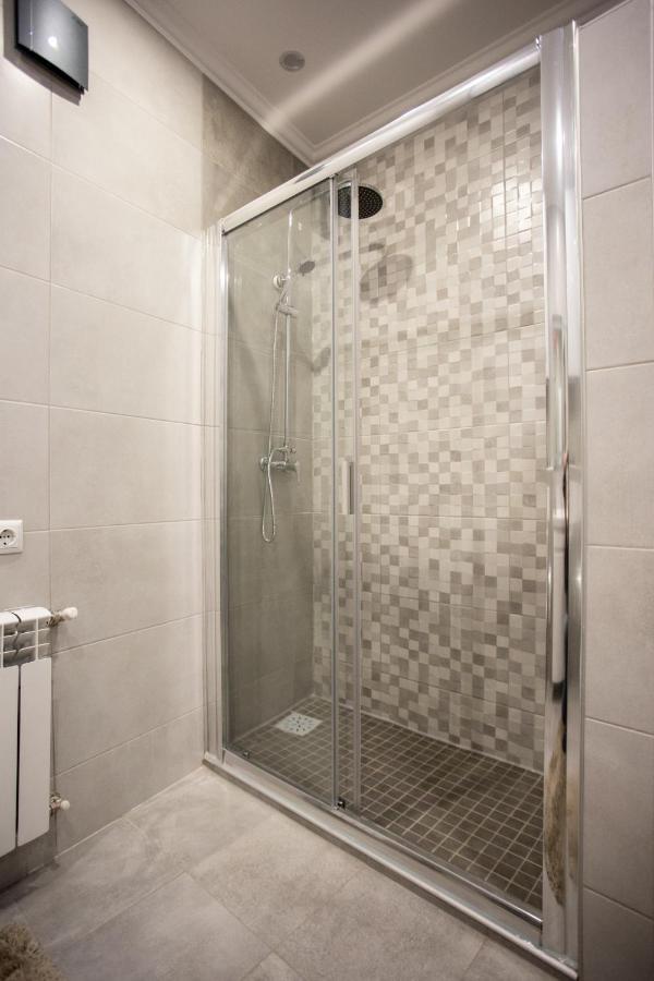 Ultra Lux 3 Rooms Apartment Near Arena City Kiev Exteriör bild