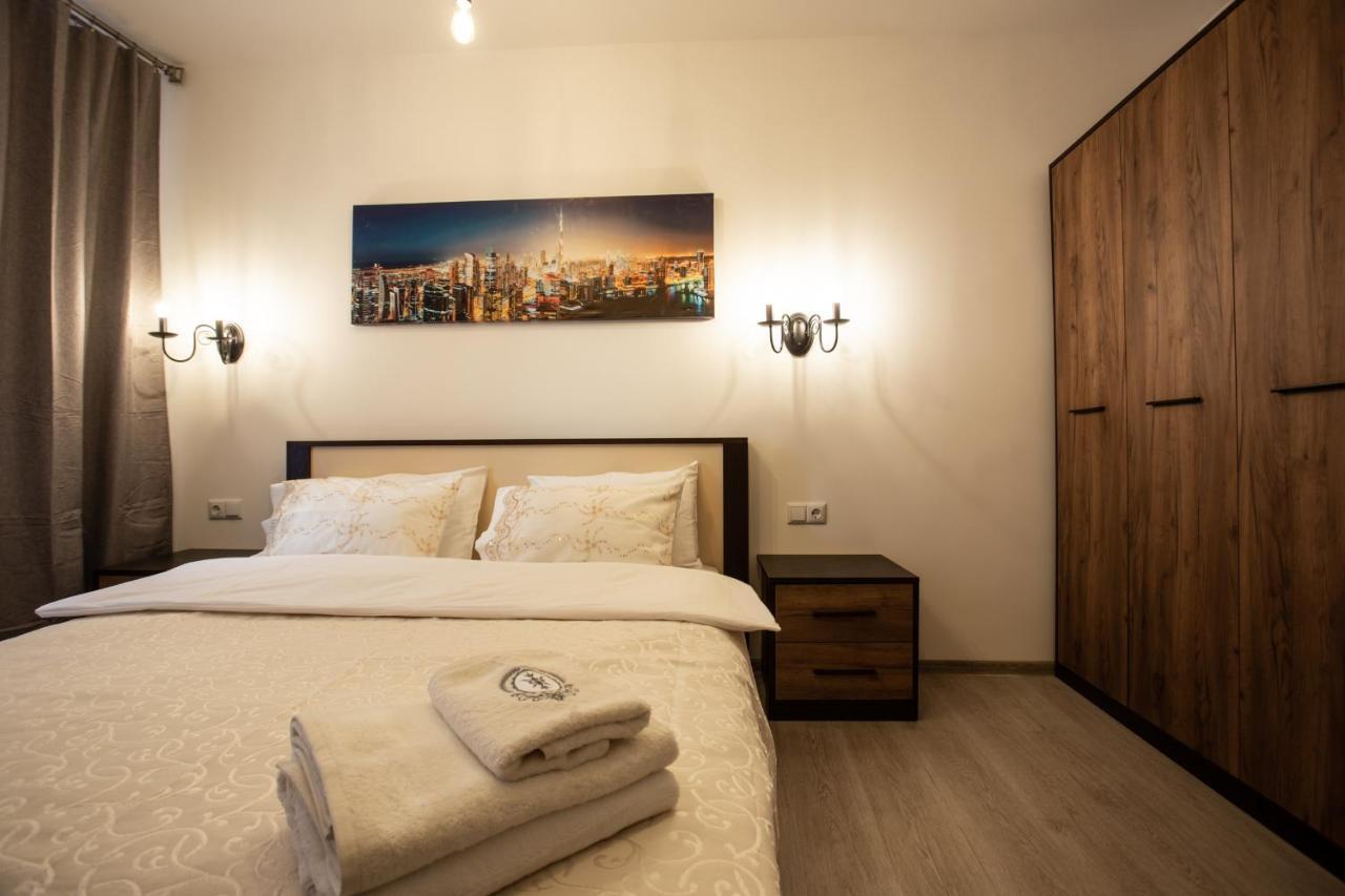 Ultra Lux 3 Rooms Apartment Near Arena City Kiev Exteriör bild