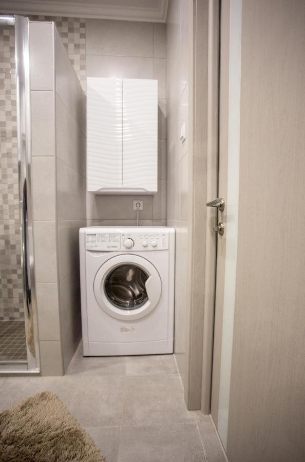 Ultra Lux 3 Rooms Apartment Near Arena City Kiev Exteriör bild