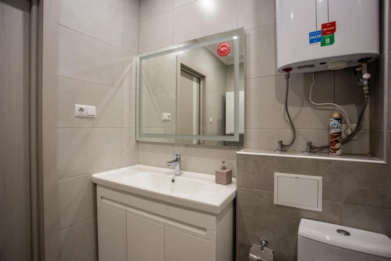 Ultra Lux 3 Rooms Apartment Near Arena City Kiev Exteriör bild